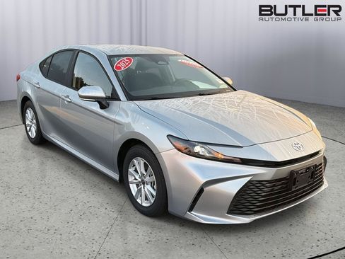 Certified 2025 Toyota Camry LE FWD image 8