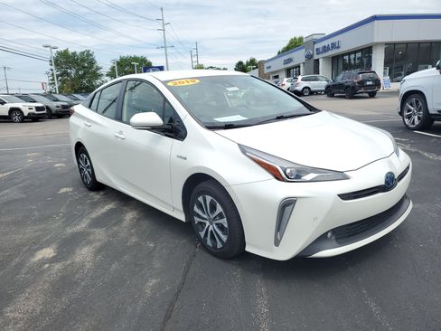 Used 2019 Toyota Prius XLE AWD/4WD image 4