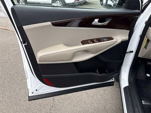 Certified 2018 Kia Sorento LX image 13