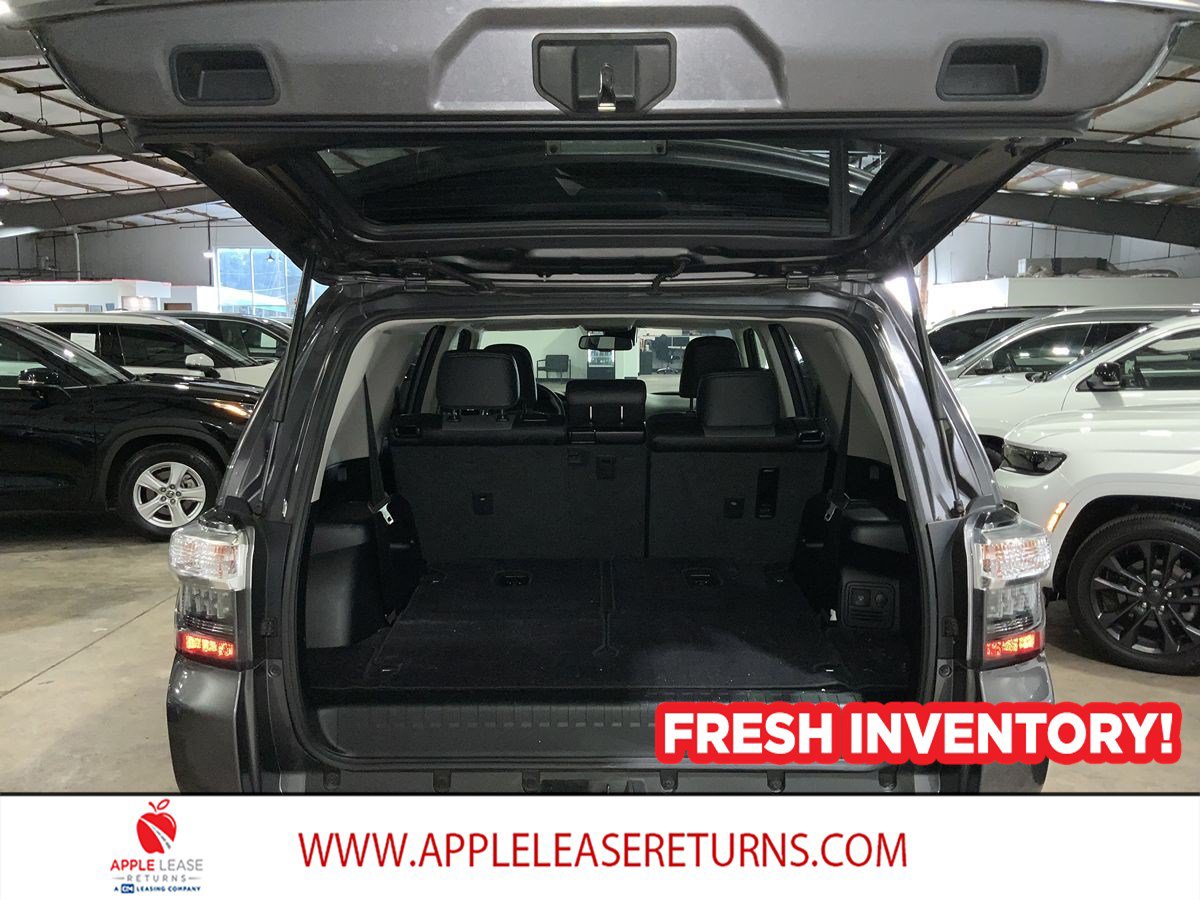 Used 2022 Toyota 4Runner SR5 Premium w/ Moonroof Package AWD/4WD image 11