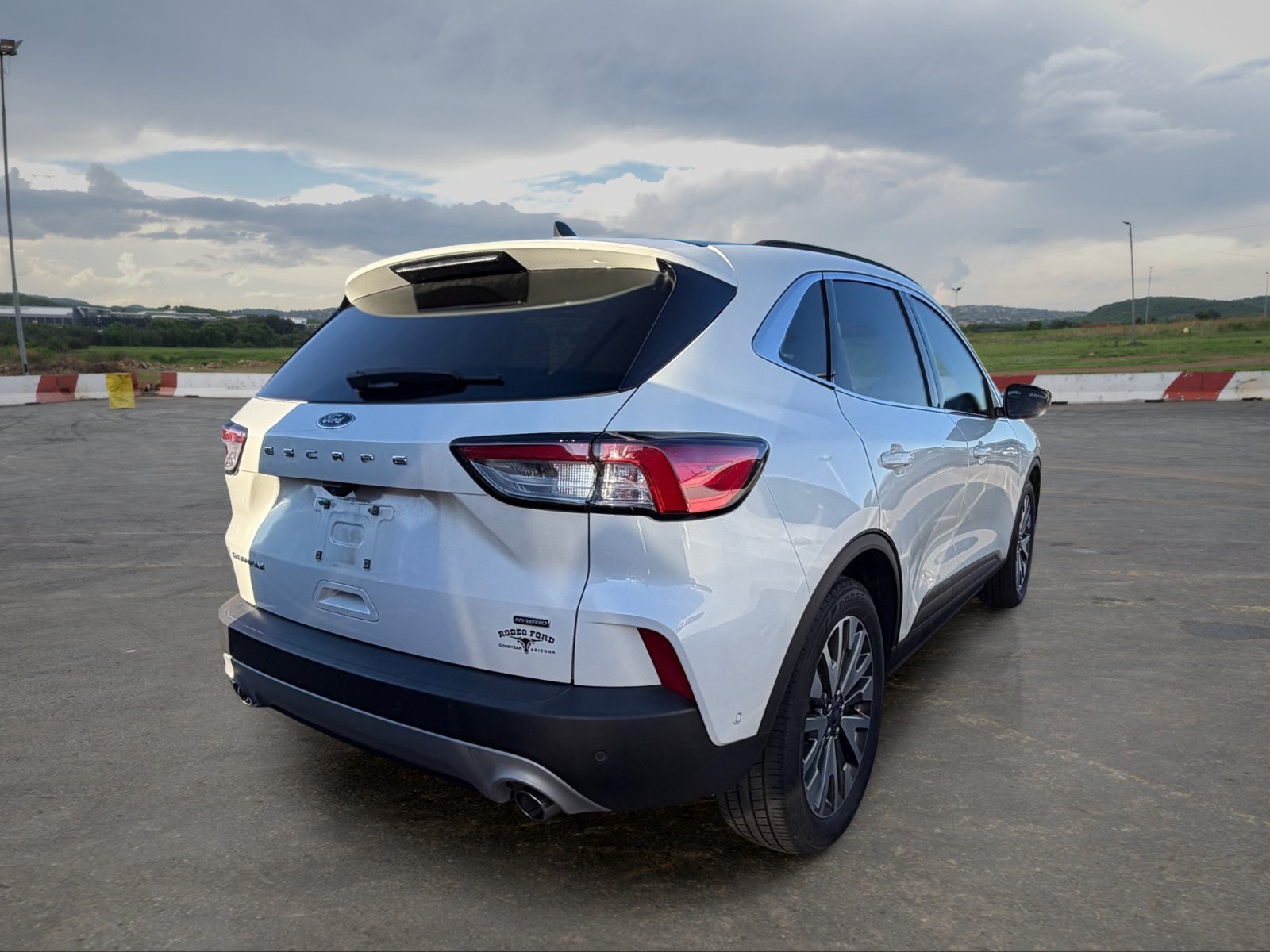 Used 2020 Ford Escape Titanium FWD image 3