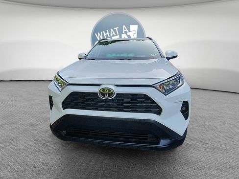 Used 2020 Toyota RAV4 XLE Premium AWD/4WD image 10