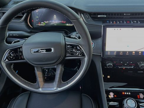 New 2024 Jeep Grand Cherokee Overland w/ Luxury Tech Group IV AWD/4WD image 13