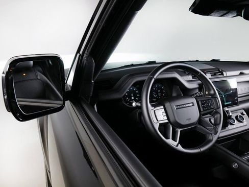 Used 2025 Land Rover Defender 110 S image 23