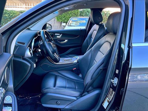 Used 2021 Mercedes-Benz GLC 300 image 7