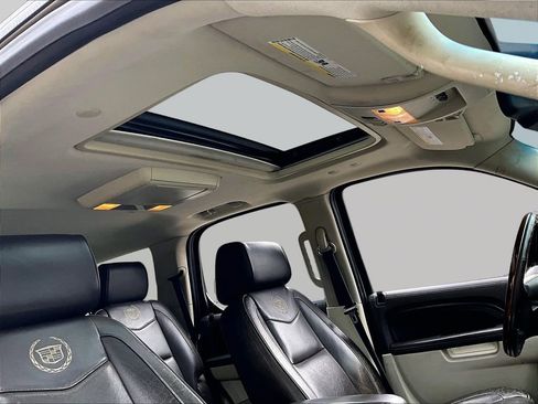 Used 2013 Cadillac Escalade Platinum image 17