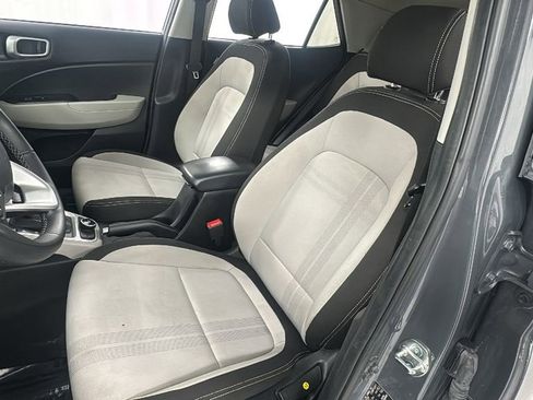 Used 2024 Hyundai Venue SEL image 10