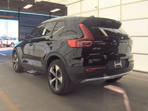 Used 2025 Volvo XC40 B5 Plus AWD/4WD image 4