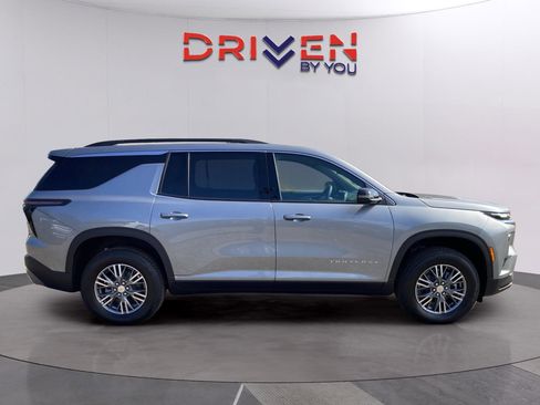 New 2026 Chevrolet Traverse LT image 6