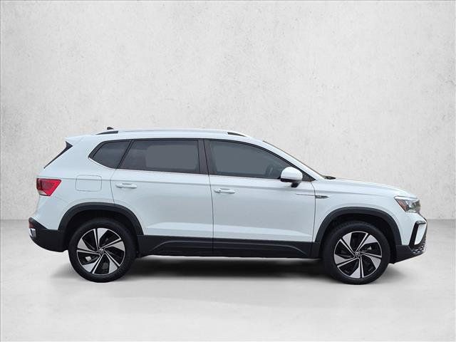 Used 2023 Volkswagen Taos SE w/ Panoramic Sunroof Package AWD/4WD image 4