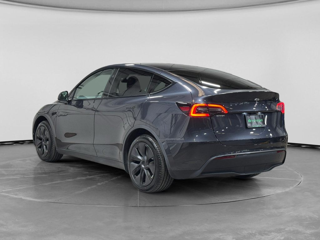 Used 2025 Tesla Model Y Long Range RWD image 2