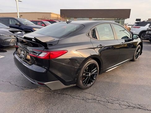 Used 2025 Toyota Camry SE image 5