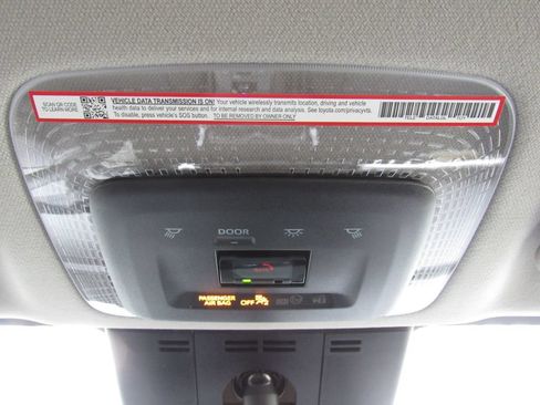 Used 2026 Toyota Prius LE AWD/4WD image 25