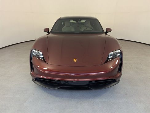 Used 2022 Porsche Taycan image 2