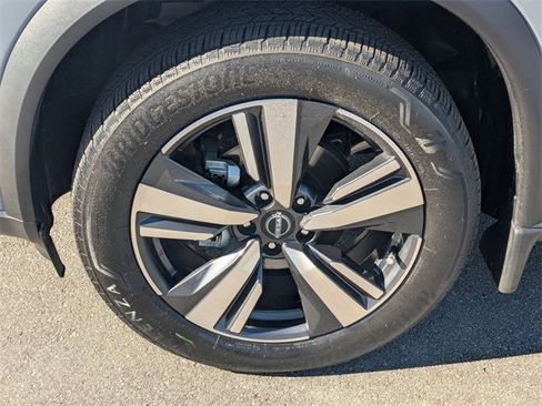Used 2023 Nissan Rogue SL w/ SL Premium Package image 10