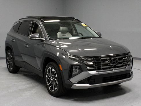 Used 2025 Hyundai Tucson Limited AWD/4WD image 1