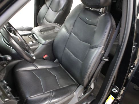 Used 2020 Cadillac Escalade ESV Platinum w/ Escalade Sport Edition image 11