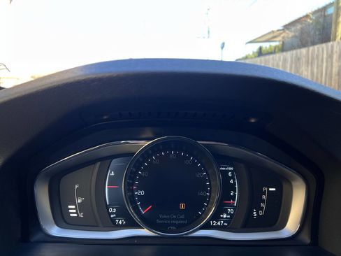 Used 2015 Volvo V60 T5 Platinum image 19