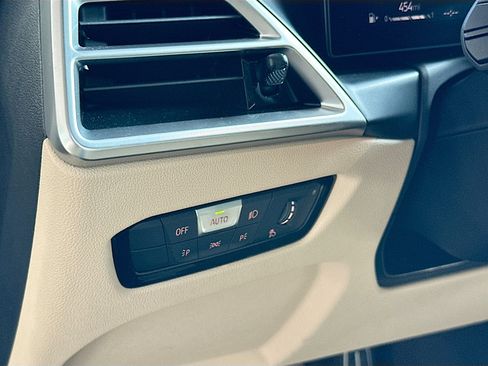 Certified 2025 BMW 330i Sedan w/ M Sport Package image 10