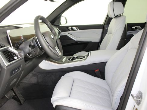 New 2026 BMW X5 xDrive40i w/ Climate Comfort Package image 25