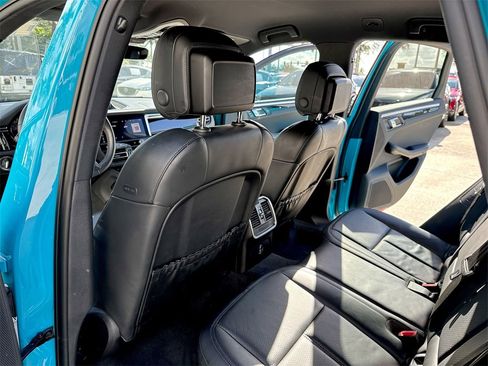 Used 2023 Porsche Macan Turbo image 35