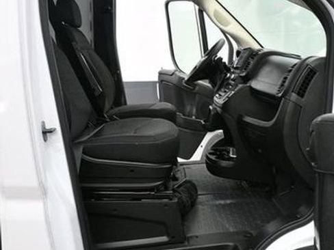 Used 2025 RAM ProMaster 2500 w/ Convenience Group image 10
