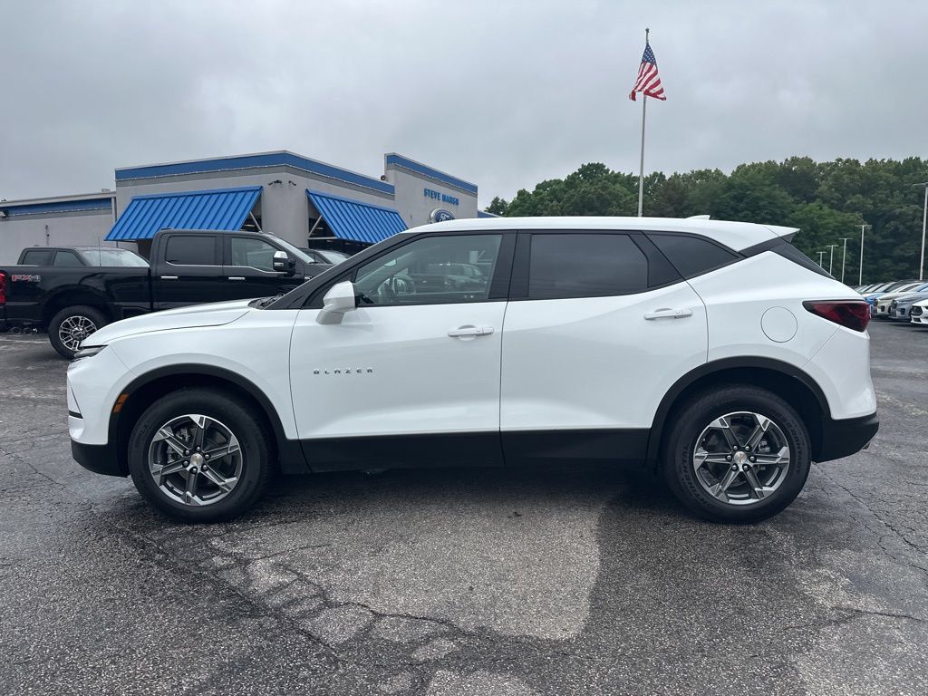 Used 2025 Chevrolet Blazer LT AWD/4WD image 6