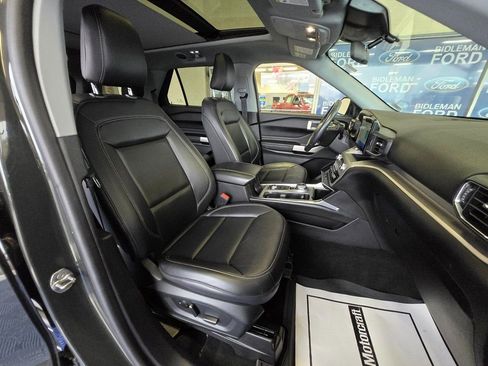 Used 2022 Ford Explorer XLT w/ Equipment Group 202A image 28