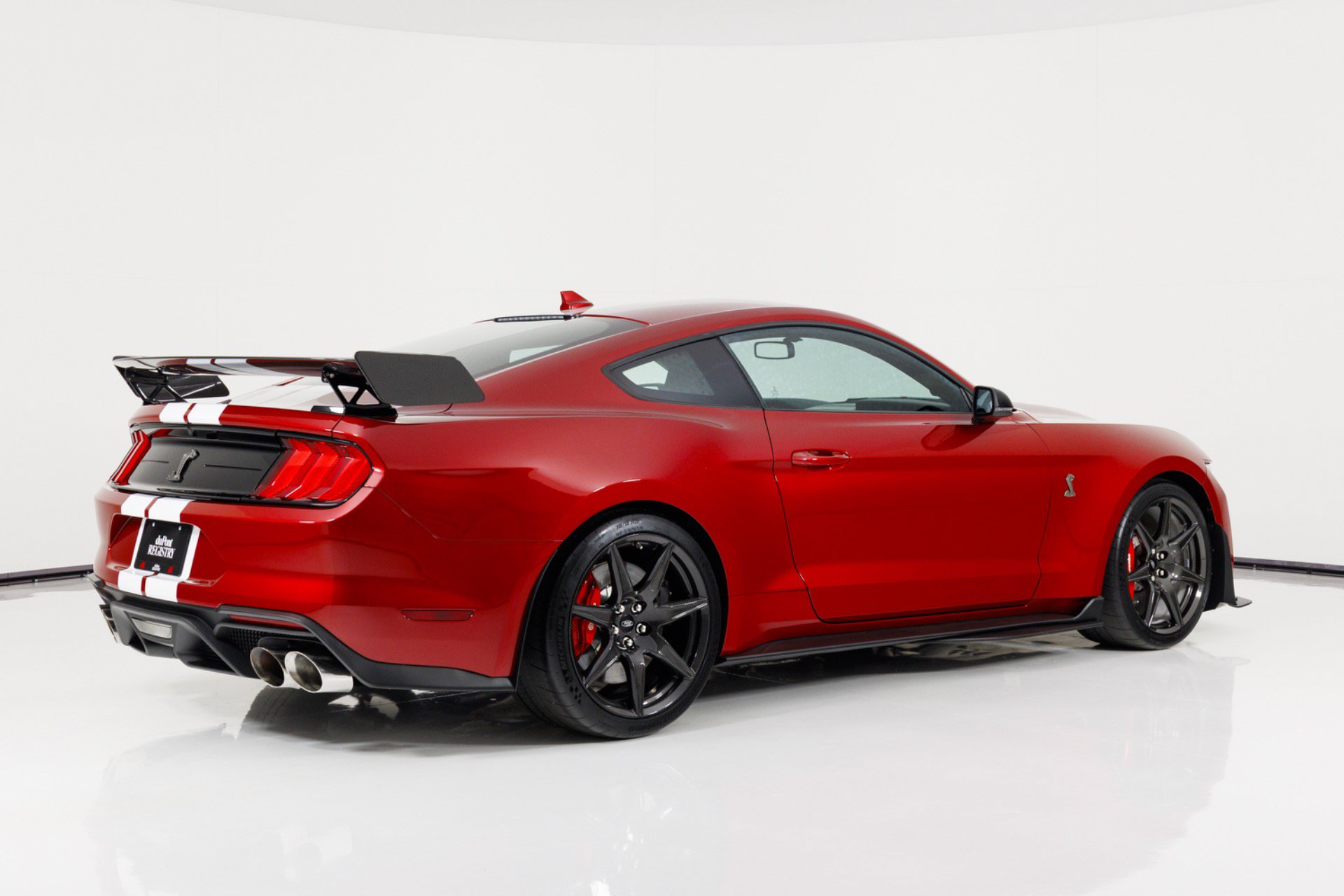 Used 2021 Ford Mustang Shelby GT500 w/ Carbon Fiber Track Pack RWD image 3