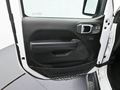 Used 2023 Jeep Gladiator Sport AWD/4WD image 9