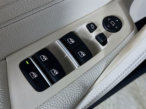 Used 2023 BMW 530i w/ Convenience Package image 18