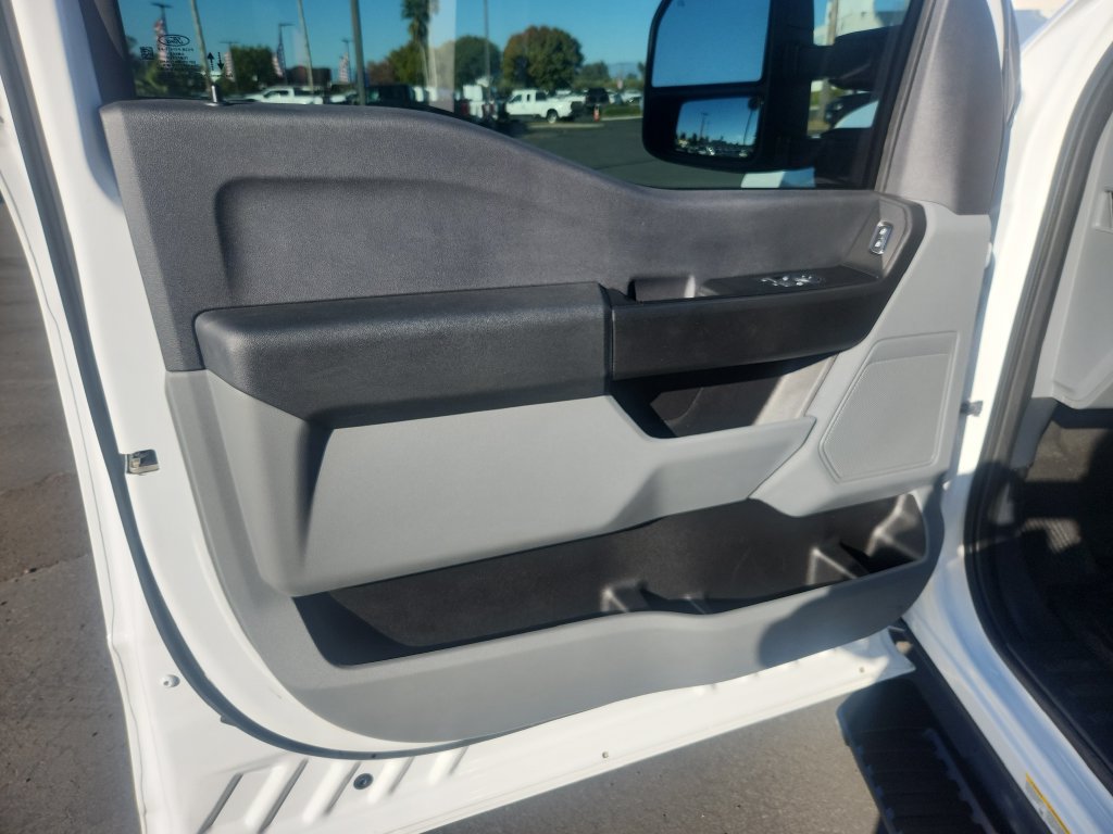 Used 2024 Ford F550 4x4 Regular Cab Super Duty image 14