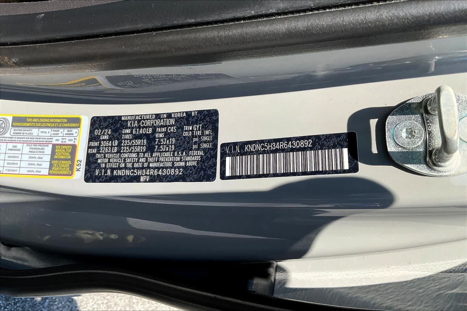 Used 2024 Kia Carnival EX FWD image 34