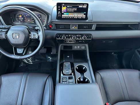 Used 2025 Honda Pilot Black Edition image 12