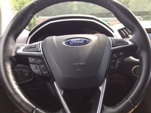 Used 2019 Ford Edge SEL w/ Equipment Group 201A AWD/4WD image 25