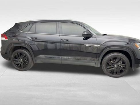 Used 2023 Volkswagen Atlas Cross Sport SE w/ Black Wheel Package image 9