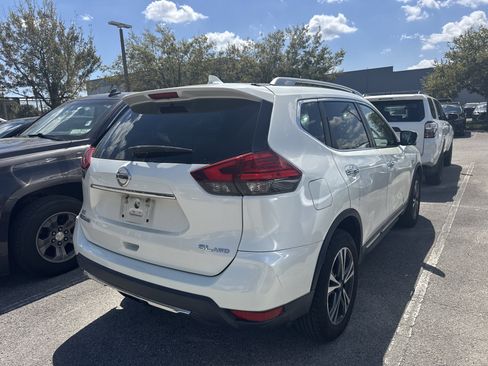 Used 2017 Nissan Rogue SL image 3