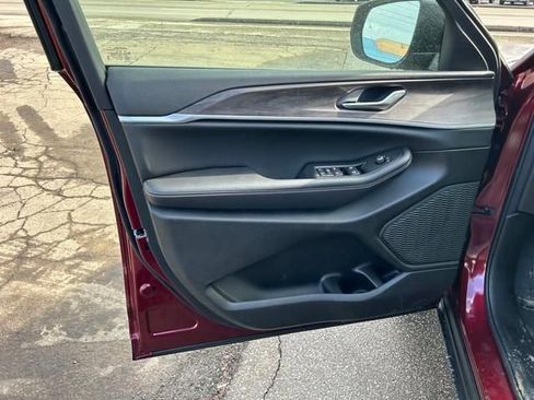 New 2026 Jeep Grand Cherokee Altitude image 10