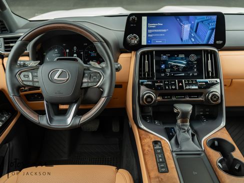 Used 2026 Lexus LX 600 4WD w/ Accessory Package (2T) image 20