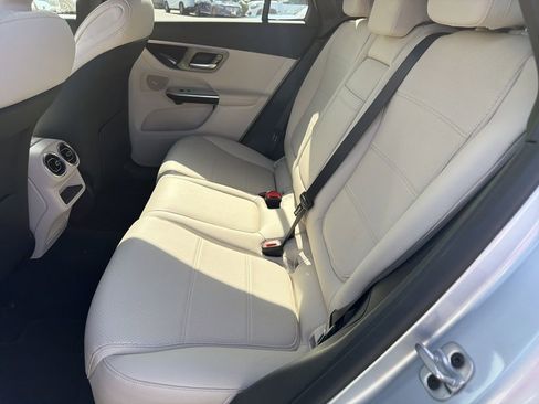 Used 2024 Mercedes-Benz GLC 300 4MATIC image 9