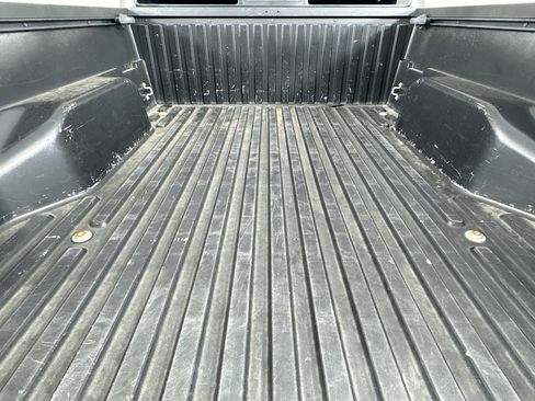 Used 2017 Toyota Tacoma SR5 w/ SR5 Appearance Package (SM) RWD image 32