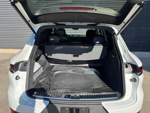 Certified 2025 Porsche Cayenne image 26
