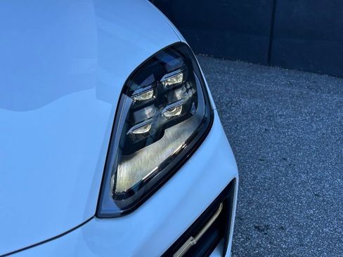 Certified 2025 Porsche Cayenne Coupe image 17