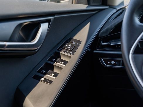 Used 2023 Kia Niro EX image 25