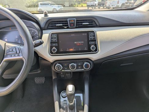 Used 2021 Nissan Versa SV FWD image 17