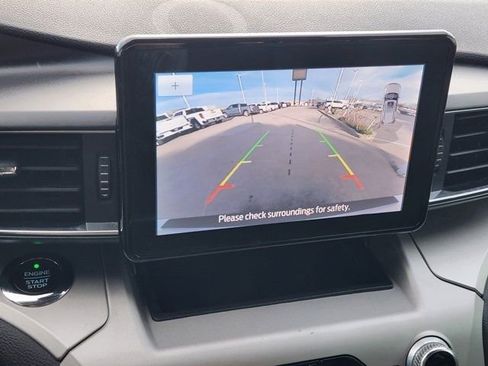 Used 2021 Ford Explorer XLT w/ Equipment Group 202A image 6