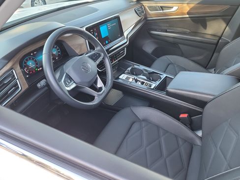 Used 2024 Volkswagen Atlas SE image 5