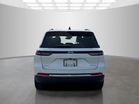Certified 2024 Jeep Grand Cherokee Laredo AWD/4WD image 6