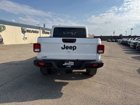 New 2025 Jeep Gladiator Nighthawk image 33