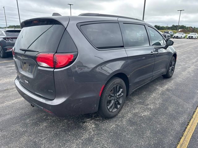 Used 2020 Chrysler Pacifica Touring-L w/ Advanced Safetytec Group AWD/4WD image 3